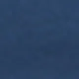 Campera deportiva azul marino de tejido doble con cierre frontal, cuello alto y bolsillos laterales. Presenta rayas blancas en el pecho, hombros y puños, y logo bordado de la marca en el pecho.