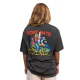 Remera negra de manga corta con cuello redondo y estampado frontal en el pecho que dice "G'DAY MATE! from La Isla..." en colores rojo y amarillo.