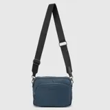 Cartera tipo bandolera de la marca Bubba, modelo Mini Victoria, en color azul petróleo. Presenta un diseño compacto con múltiples compartimentos exteriores con cierre y correa ajustable con logo grabado.