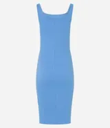 Vestido midi blanco acanalado, de algodón sostenible, con escote cuadrado y tirantes medios.