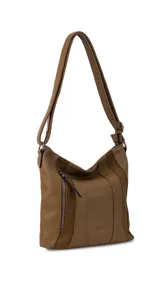 Cartera bandolera color marrón con detalles en gamuza. Tiene correa regulable, cierre metálico frontal y trasero, y división interna.