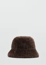 Gorro tipo bucket de efecto pelo color marrón, con forro interior de algodón.
