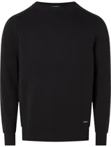 Sweater negro de algodón orgánico con textura rugosa, cuello redondo, hombros caídos y puños y bajo de canalé. Presenta una pequeña etiqueta con logo de goma de Calvin Klein en el bajo.