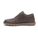 Zapato de cuero color marrón oscuro con cierre de cordones, diseño de costuras reforzadas y suela de goma dentada en tono tierra.