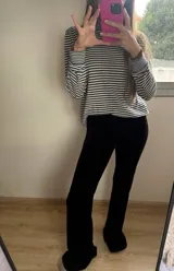 Pantalón Oxford de terciopelo verde oliva, tiro alto con elástico en la cintura.