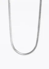 Cadena plateada de plata 925, modelo omega italiana, de 50cm de largo y 2.2mm de ancho.