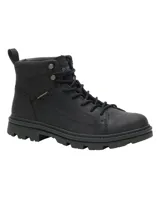 Bota de caña media Cat, confeccionada en cuero de grano completo color negro. Presenta diseño robusto con cordones, suela de goma dentada para mayor tracción y tecnología impermeable.