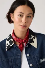 Pack de tres bandanas con estampados de Toy Story: una roja con Buzz Lightyear, una blanca con Jessie y una amarilla con Woody. Todas tienen un patrón de bandana tradicional en los bordes.