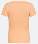 Remera básica de manga corta color naranja claro, confeccionada en tejido ribana, con volados en el cuello y las mangas.