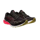 Championes de running Asics Gel-Kayano 29, color negro con detalles en rojo y amarillo. Presentan tecnología FF Blast+ en la entresuela para mayor amortiguación y diseño de malla transpirable.