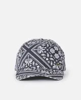 Gorra Rip Curl estilo dad hat color negro con estampado tipo bandana paisley en color blanco, visera curva y pequeño aplique metálico con el logo de la marca en el lateral.