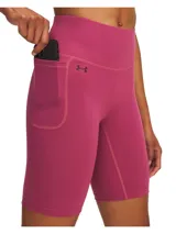 Short de entrenamiento Under Armour de tiro alto, confeccionado en tejido ultrasuave y elástico que absorbe el sudor. Cuenta con cintura ancha y plana, y bolsillo lateral integrado.