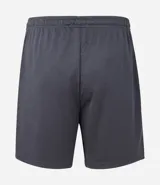Bermuda masculina color gris oscuro con textura de microperforaciones, cintura elástica con cordón ajustable y bolsillos.