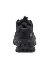 Sneakers Caterpillar modelo Intruder de color negro, confeccionadas en nubuck deportivo y malla de nylon, con suela gruesa de gran tracción y cordones.