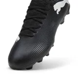 Championes de fútbol Puma Future 7 Play FG/AG, color negro con logo Puma en blanco.