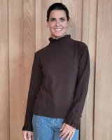 Polera de manga larga color marrón, con cuello alto y detalles de volados en el cuello y en los puños.