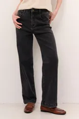 Jeans de corte holgado y tiro medio, color azul claro con efecto deslavado.