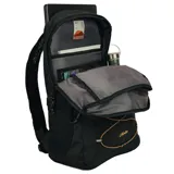 Mochila de senderismo color verde con panel frontal gris oscuro y cordón elástico cruzado color naranja. Tiene dos compartimentos principales con doble cierre, bolsillo frontal con cierre, dos bolsillos laterales elásticos, bolsillo oculto trasero, compartimento interno para laptop y bolsillo de malla.