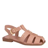 Sandalias de cuero color rosado, estilo franciscana con tiras cruzadas, puntera cerrada cuadrada y suela plana con taco bajo. Incluyen tira ajustable con hebilla metálica dorada en el lateral y detalle de placa metálica con el logo de la marca.