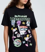 Remera negra de algodón con estampado gráfico de la serie animada Laboratorio de Dexter. Presenta cuello redondo, mangas cortas y un corte holgado.