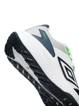 Championes de running Umbro Rad para hombre, color negro con entresuela blanca y detalles en rojo.