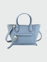 Bolso Longchamp modelo Crossbody Mailbox S, color celeste, con doble asa corta y correa larga extraíble.