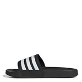 Sandalias Adidas Adilette Shower Velcro de color negro, con tira ajustable en el empeine decorada con las tres franjas características de la marca en blanco y el logotipo impreso en el lateral.