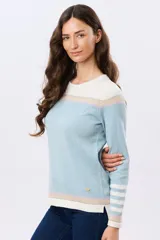 Buzo tejido de algodón con diseño a rayas en tonos beige, blanco y lila, de manga larga y cuello redondo, con calce relajado.