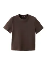 Camiseta de manga larga marrón con cuello alto y diseño liso al cuerpo.