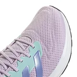 Championes Adidas Response Runner para mujer, con diseño en malla color violeta lavanda, detalles en verde agua y las icónicas tres tiras de la marca en azul. Cuenta con una entresuela blanca amortiguada y suela negra.