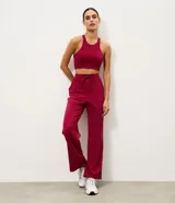 Top deportivo de microfibra color rosado, con diseño nadador y escote halter.