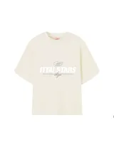 Remera color crema de corte recto y mangas cortas, con cuello redondo y estampado frontal con el texto "Ittai Stars Ibiza".
