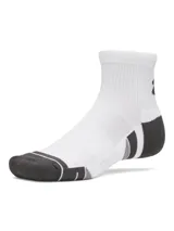 Pack de tres pares de medias deportivas blancas con detalles en negro en la puntera y el talón, diseñadas con tejido transpirable que absorbe el sudor, amortiguación media y soporte para el arco del pie.
