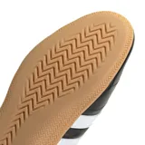 Championes Adidas de estilo tenis, color negro con tres franjas laterales blancas y talón blanco con logo. Suela de goma color caramelo.