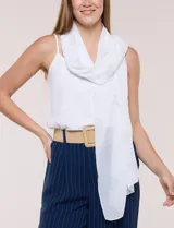 Pashmina ligera de color negro, de forma rectangular, con aplicaciones de brillos formando patrones geométricos.