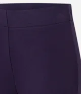 Pantalón pantalona femenino Marfinno de corte amplio y fluido, confeccionado en tejido acanalado con textura vertical y cintura elástica.