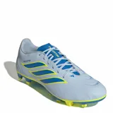 Championes de fútbol Adidas Predator Club Fg/Mg, color celeste con detalles en azul y amarillo. Presentan el diseño icónico de la línea Predator con las tres tiras laterales y suela con tapones para césped natural y artificial.