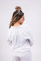 Camisa blanca de lino sin lycra.