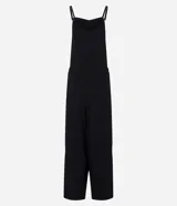 Mono largo negro de viscosa con breteles finos ajustables, escote cuadrado y bolsillos cargo laterales.