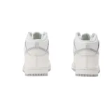 Championes Nike Dunk High Air Retro, de caña alta, color blanco con detalles en gris.