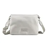 Cartera bandolera negra de cuero sintético, con correa larga ajustable y cierre con solapa.