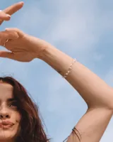 Pulsera de plata 925 hecha a mano con eslabones de diferentes formas y tamaños.