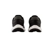 Championes New Balance 520v8 para mujer, color negro con detalles en verde oscuro y logo en rosa claro.