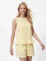Top sin mangas de algodón orgánico y poliéster reciclado, color amarillo con estampado de cuadros vichy, cuello redondo y detalle de volado en el ruedo.