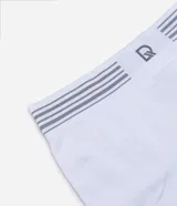 Calzoncillo bóxer gris de poliamida con cintura elástica a rayas y logo de la marca en el centro.