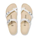 Sandalias Birkenstock modelo Mayari, color blanco, con dos tiras finas ajustables con hebilla metálica y plantilla anatómica de corcho y látex.