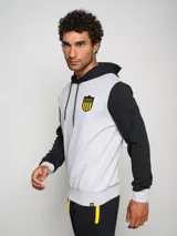 Canguro gris con mangas y capucha negras, con escudo del Club Atlético Peñarol estampado en el pecho.