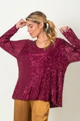 Blusa negra de paillettes con escote en V y mangas largas.