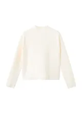 Sweater de punto fino color blanco off-white, con cuello perkins y manga larga, de corte recto.