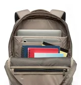 Mochila urbana Columbia de diseño cuadrado, color beige, con compartimento acolchado externo para laptop de hasta 13 pulgadas, bolsillos con cierre y tecnología Omni-Shield que repele la humedad y manchas.